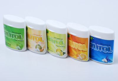 全自动双侧面贴标机 赋能异形瓶、酒类与食品罐高效贴标