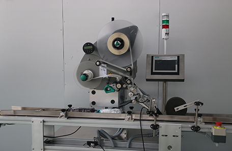 书本平面贴标机 自动化贴标技术的高效应用